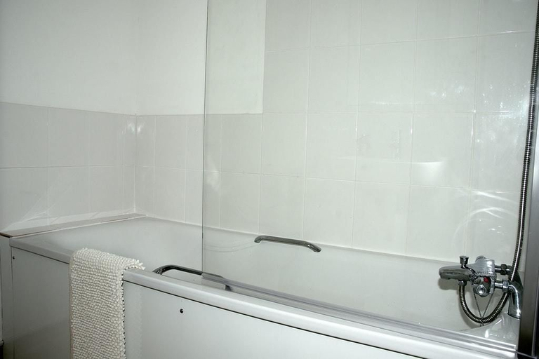 Bathroom 3, The White Horse Inn, East Sussex