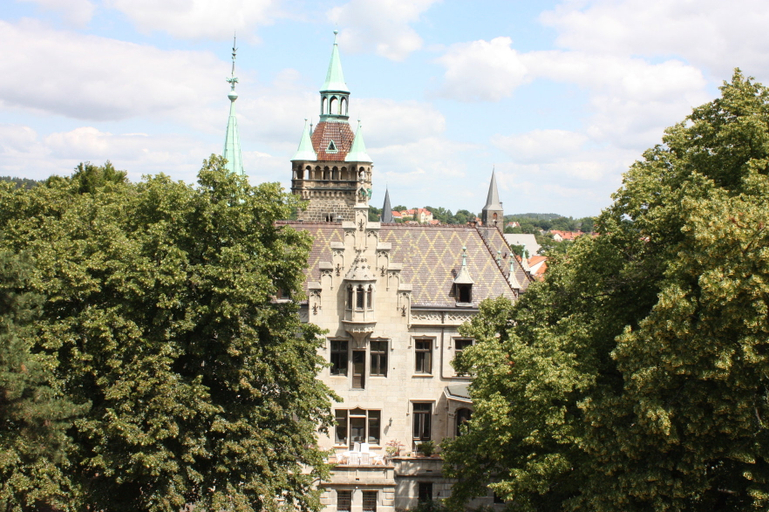 Exterior & Views