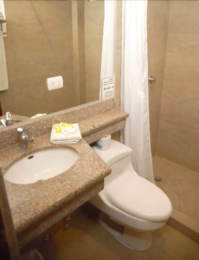 Bathroom 4, Howard Johnson by Wyndham Montanita, Santa Elena