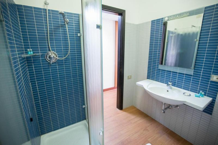 Bathroom 4, Costa Verde, Palermo