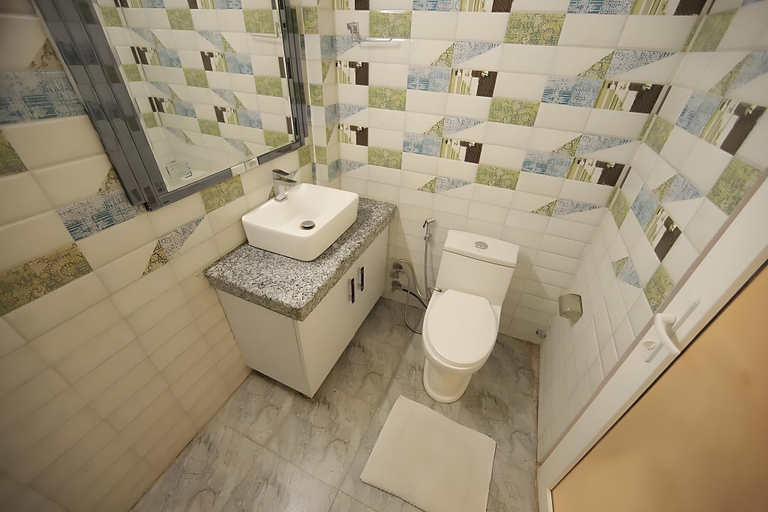 Bathroom 3, Hotel Panickers Residency - Luxury Hotel, Delhi