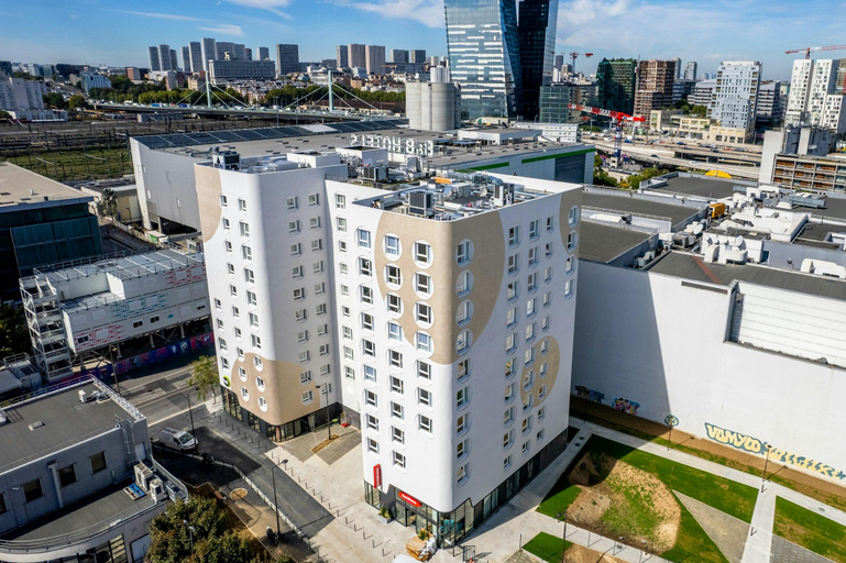 Exterior & Views