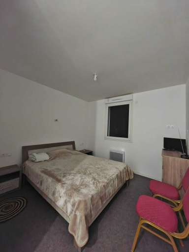 Bedroom 4, Hotel Aladin, Oise