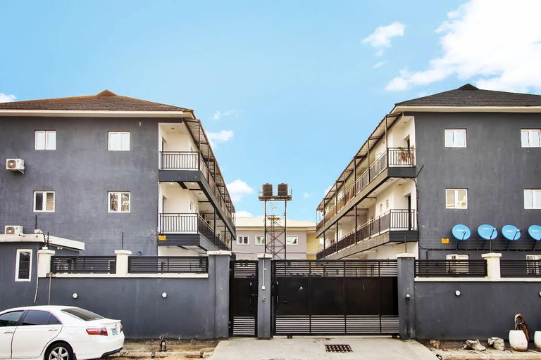 Exterior & Views
