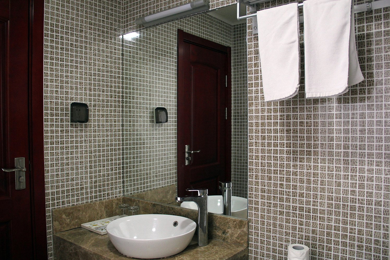 Bathroom 2, Tianlong Seaview Hotel (Yantai University Business School)