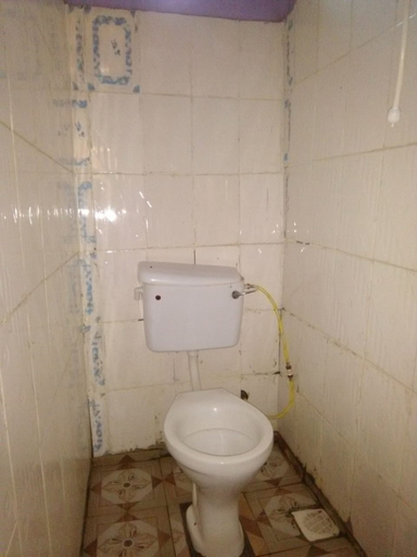 Bathroom 3, Club Panas, Bondo
