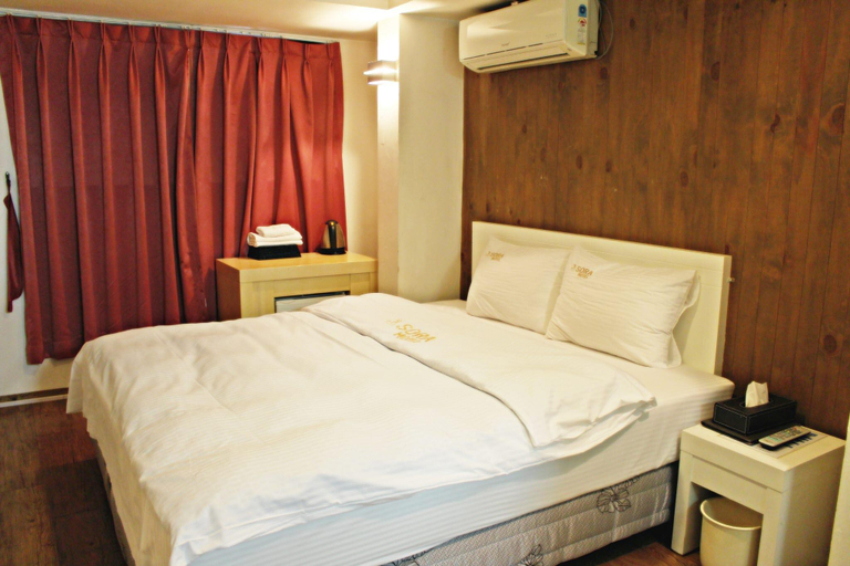 Bedroom 5, Idae (Shinchon) Sora, Seodaemun