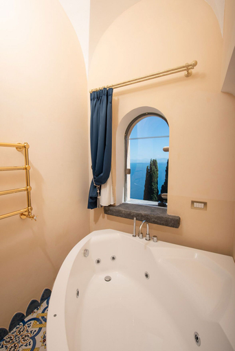 Bathroom 5, Villa Barluzzi, Salerno