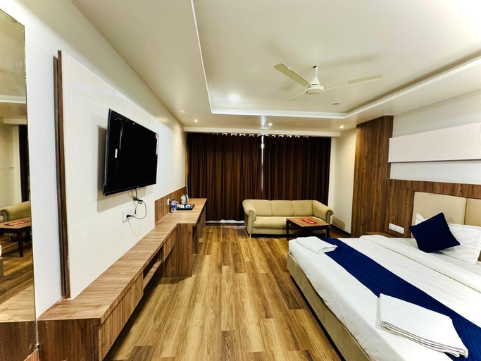 Room 5, OnlyStay Grand Continental Varanasi, Varanasi
