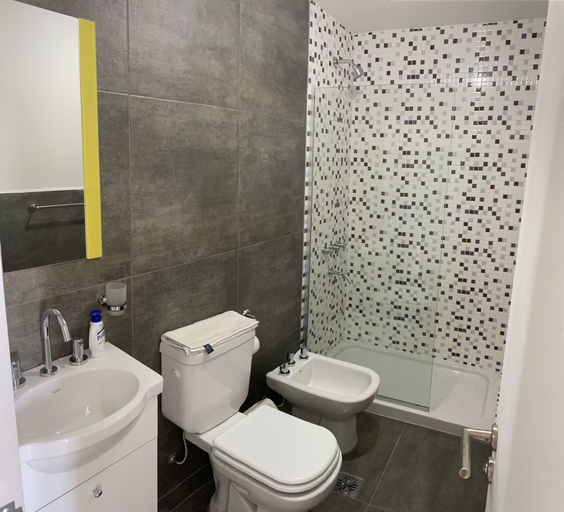Bathroom 4, Donna Alda DFC, Capital