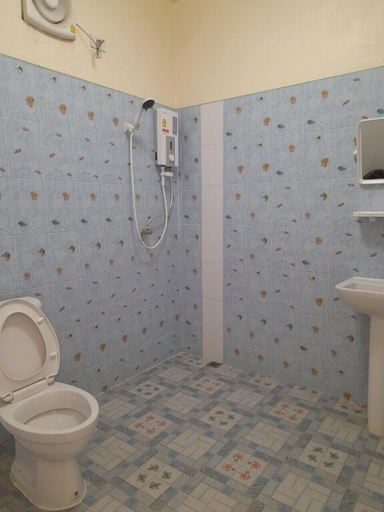 Bathroom 3, Jayzada Fang Resort, Fang