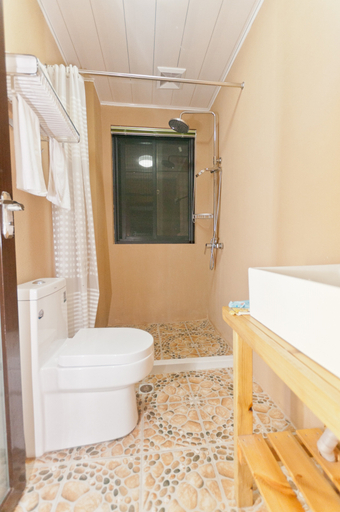 Bathroom, Dongshan Yunju Hotel, Huzhou