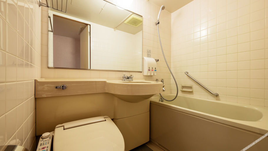 Bathroom 4, Hotel Io Alpheratz, Kasama