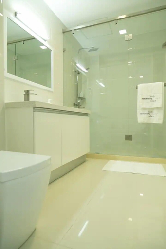 Bathroom 4, Apartment with roof top pool