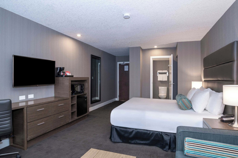 Bedroom 5, Sandman Signature Calgary Downtown Hotel, Division No. 6