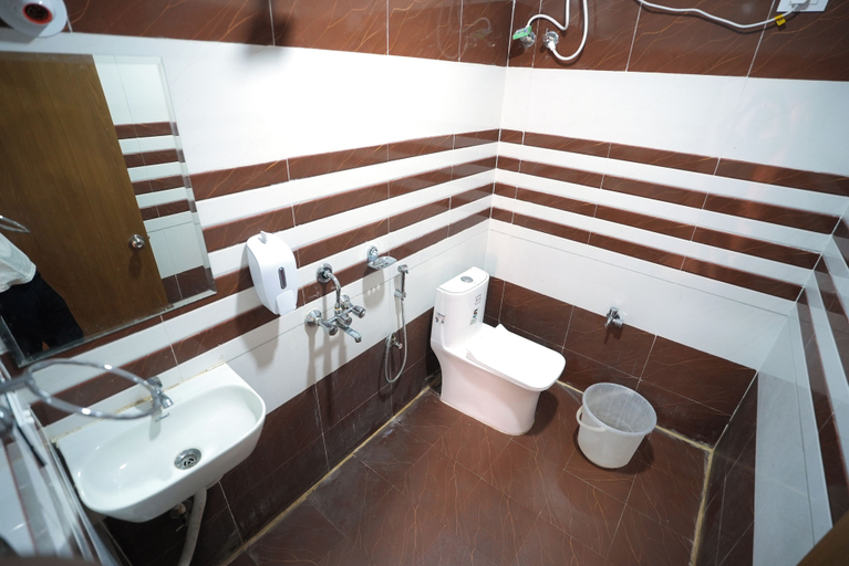 Bathroom 4, Melody mings, Ranga Reddy