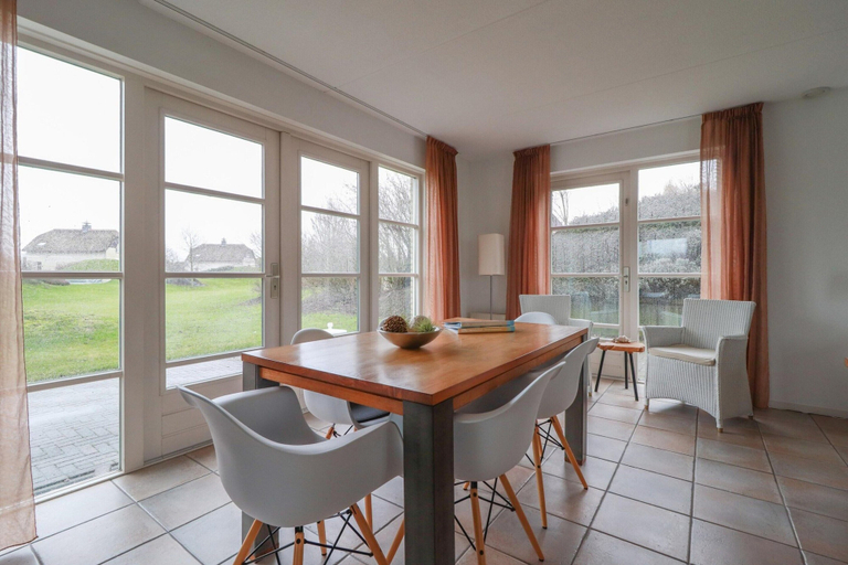 Dining 3, Ijsselmeer Villa With Sauna & Whirlpool, Wûnseradiel