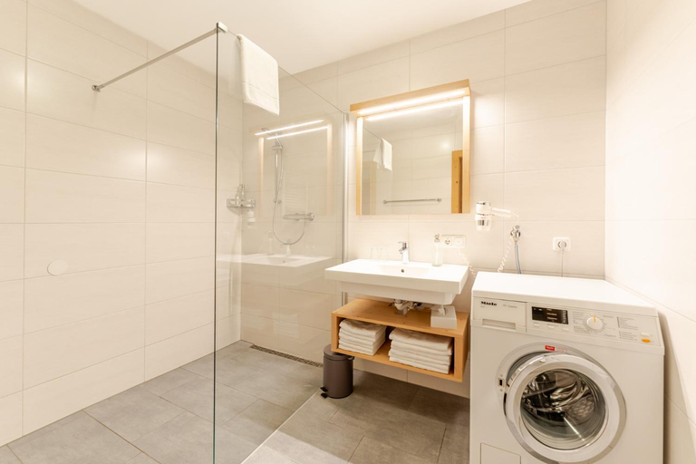 Bathroom 4, Hotel Gasthof Unterwoger, Lienz