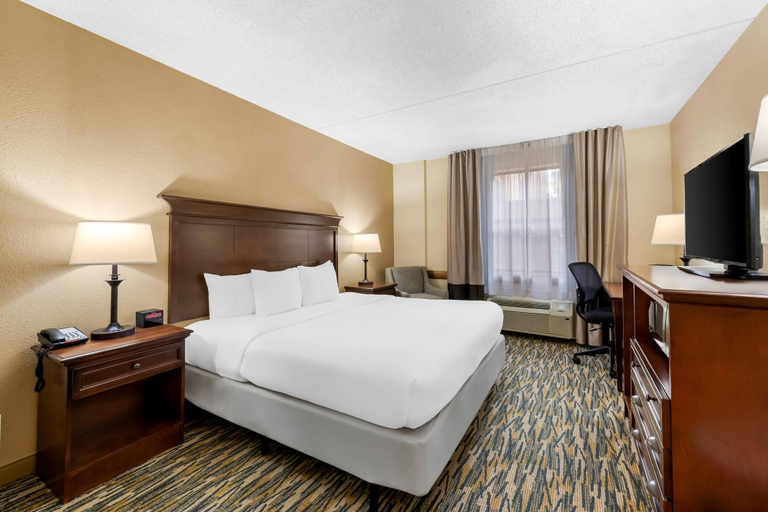 Bedroom 3, Comfort Inn & Suites Branson Meadows, Taney