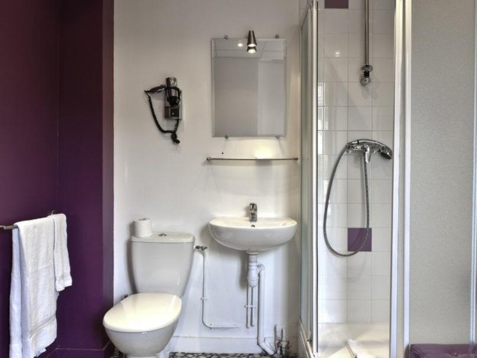 Bathroom 4, Hotel Mercure Paris Suresnes Longchamp, Hauts-de-Seine