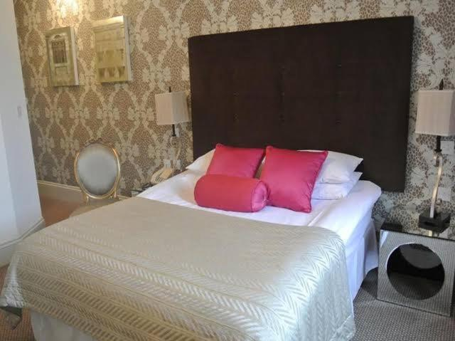 Bedroom 3, Episode Hotel, Warwickshire