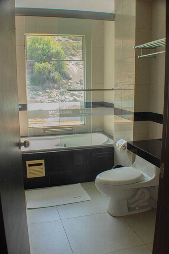 Bathroom, Villasol Hotel, Cañete