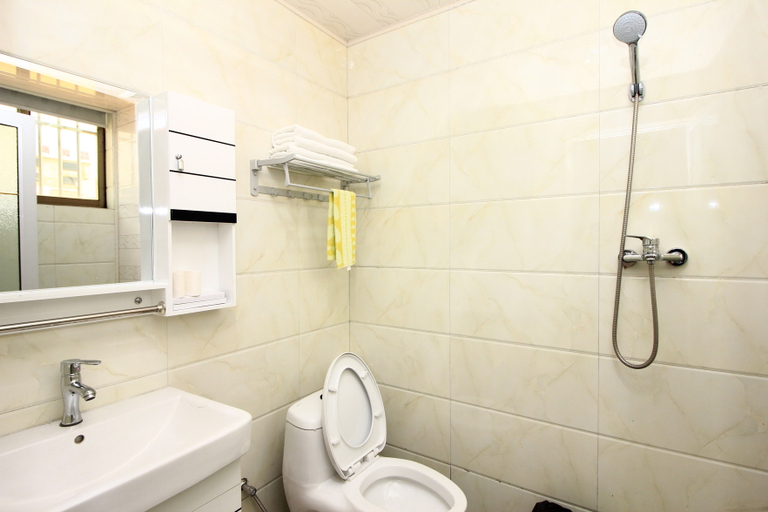 Bathroom 3, Hua Yi Hotel (Rizhao Lanshan Bus Station), Rizhao