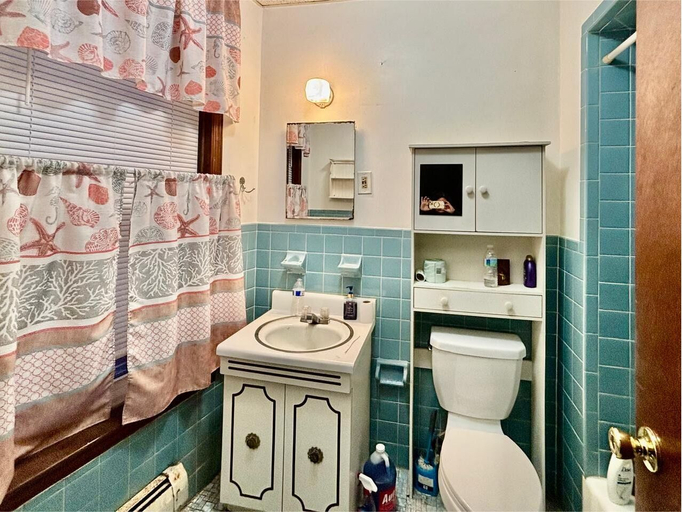 Bathroom 3, Motel Casa Penn, Newark