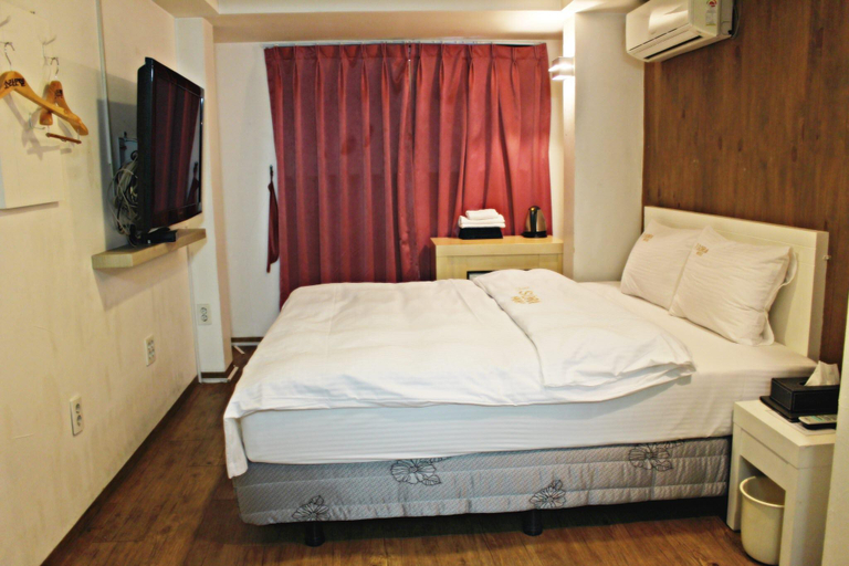 Bedroom 2, Idae (Shinchon) Sora, Seodaemun