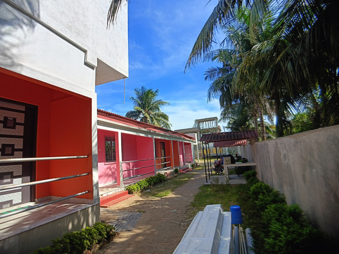 Exterior & Views