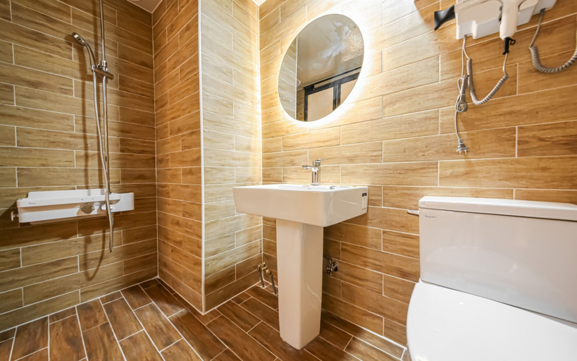 Bathroom 3, Jeonju Junghwasandong Hotel Star, Jeonju