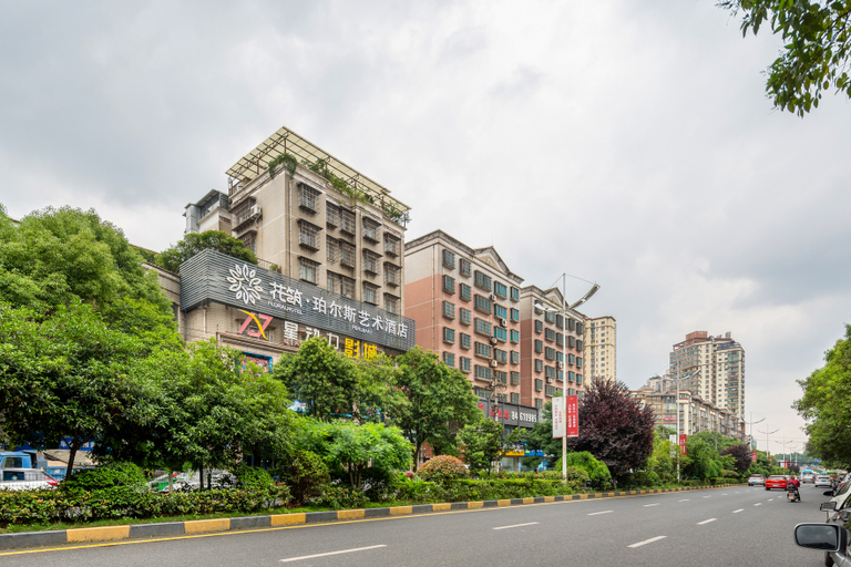 Exterior & Views