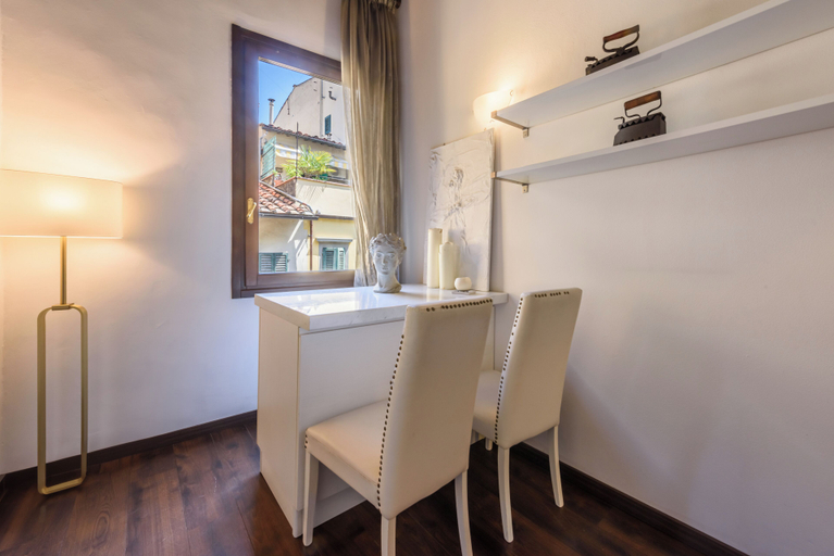 Others 4, Borgo Art Apartment by Mmega, Florence
