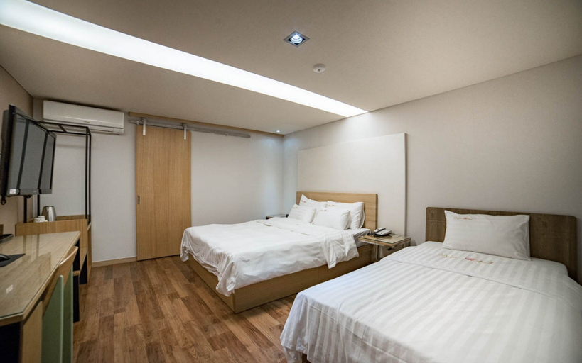 Bedroom 4, Jeonju Sanjeongdong Jays Hotel, Jeonju