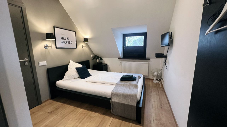 Bedroom 4, Rheinländer Seehotel, Leverkusen