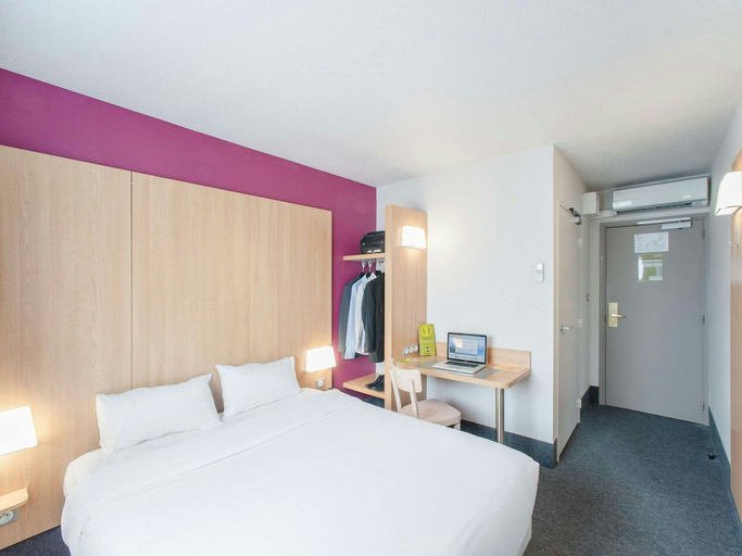 Bedroom 2, B&B Hotel Grenoble Centre Verlaine, Isère