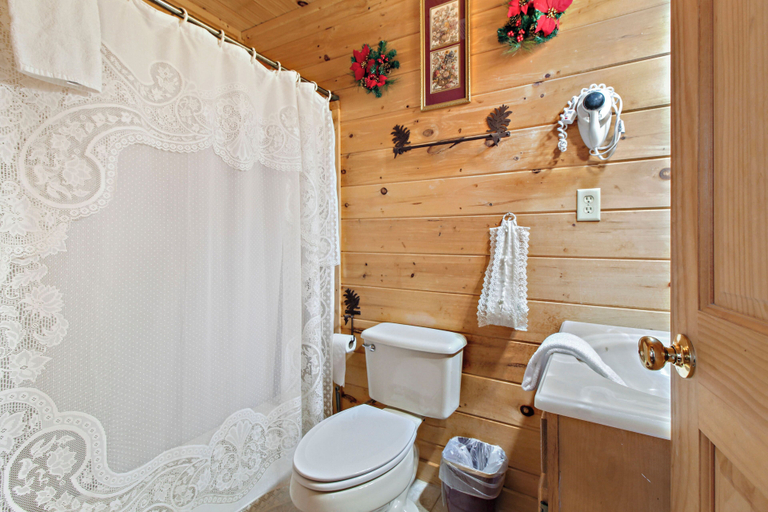 Bathroom 3, Alpine Ski Lodge by Jackson Mountain Rentals, Sevier