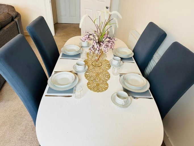 Dining room 2, Private Parking, Urban Comfort & City Haven, Plymouth