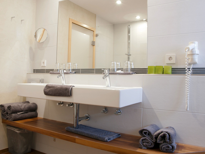 Bathroom 3, Gasthaus Linde, Ortenaukreis