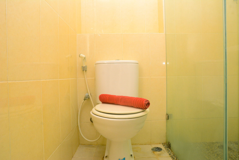 Bathroom 3, Homey and Relaxing 2Br the Wave Apartment, Jakarta Selatan