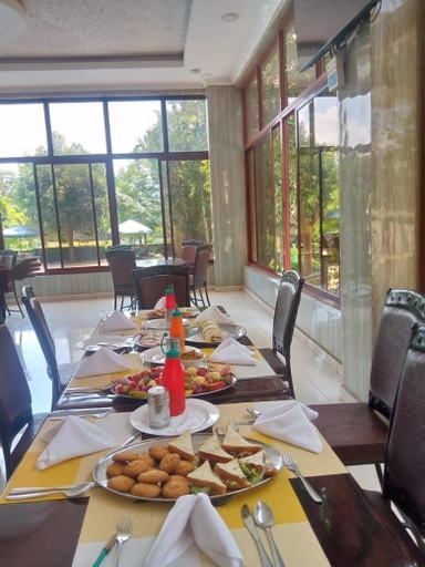 Food & Drinks, Sunstar Resort, Gatanga