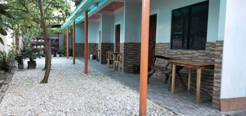 Others 4, Dhong and Eden Home, San Vicente