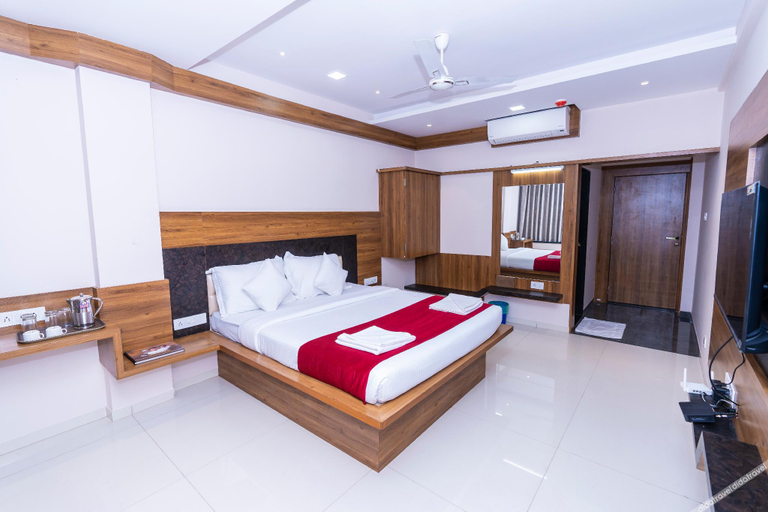 Bedroom 3, Hotel Chiranjeevi, Kolhapur