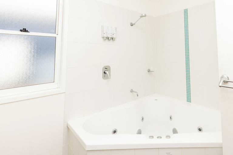 Bathroom 3, NRMA Batemans Bay Holiday Park, Eurobodalla