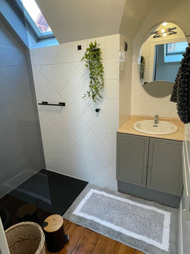 Bathroom 3, La Villa Bligny, Seine-Maritime