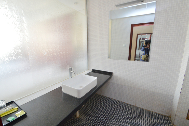 Bathroom 3, Baiyun Hotel, Chuzhou