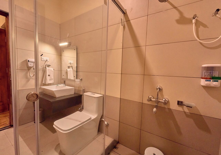 Bathroom 4, AJ Gable clouds Ooty by VOYE HOMES, The Nilgiris