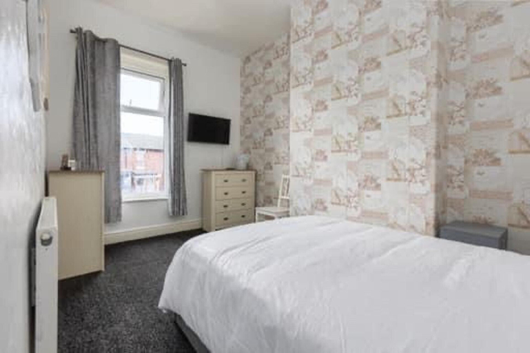 Room 3, Blackpool 5-bed, Sleeps 10, Pet Friendly & Parking, Blackpool