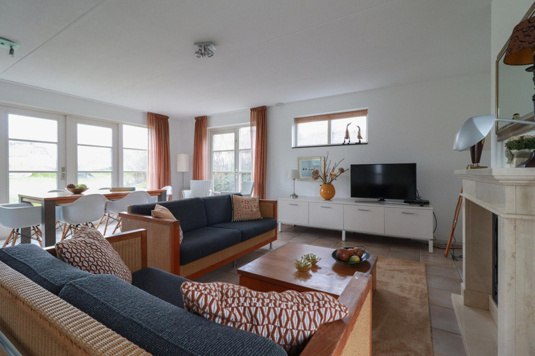 Living room 3, Ijsselmeer Villa With Sauna & Whirlpool, Wûnseradiel
