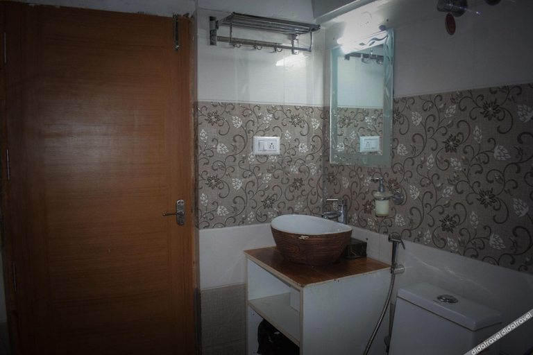 Bathroom, Ibni Springs, Kodagu